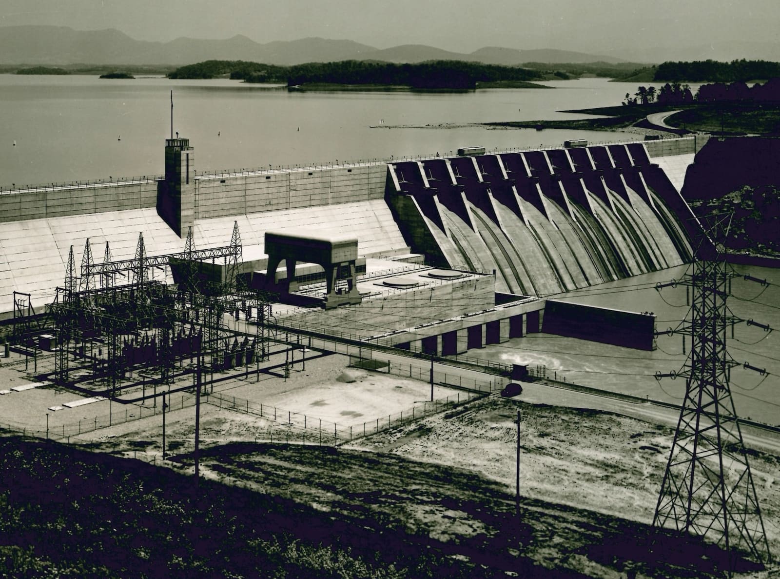 Monumental concrete structure